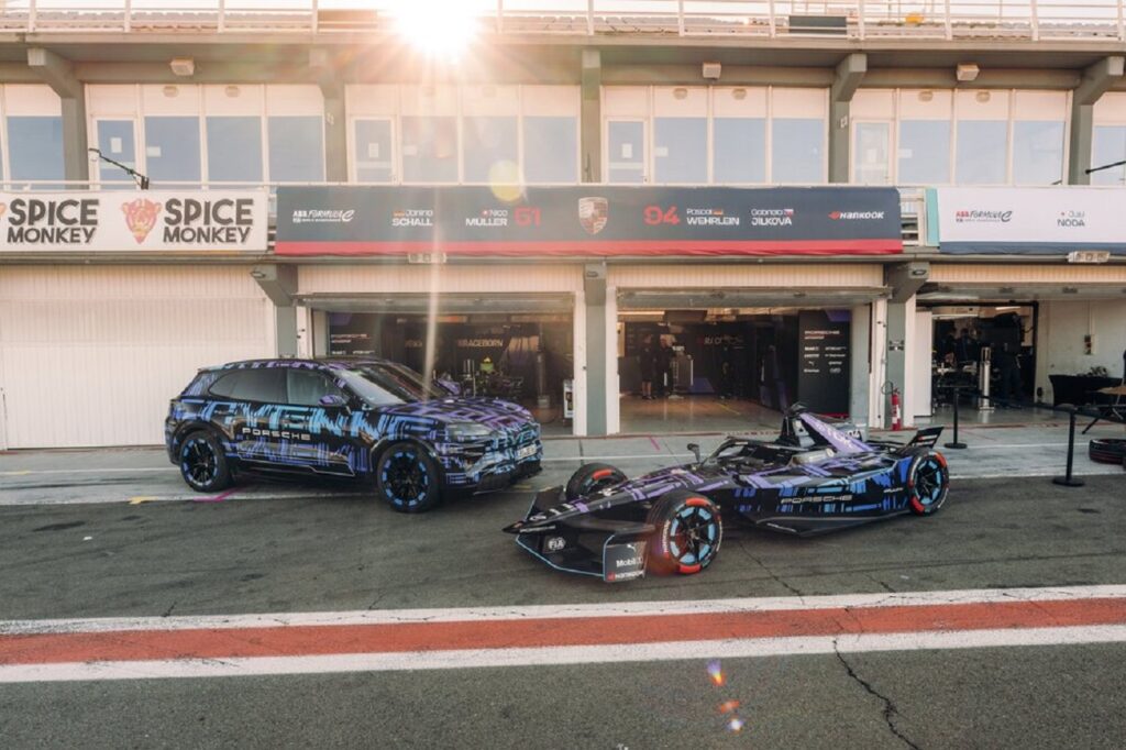 Porsche Cayenne Electric porta in strada la tecnologia della Formula E