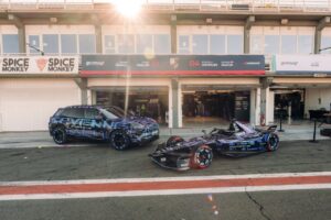 Porsche Cayenne Electric porta in strada la tecnologia della Formula E