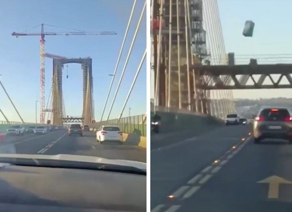 Siviglia, un bagno chimico cade da una gru e si schianta sull’asfalto tra gli automobilisti [VIDEO]