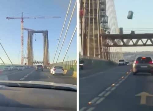 Siviglia, un bagno chimico cade da una gru e si schianta sull’asfalto tra gli automobilisti [VIDEO]