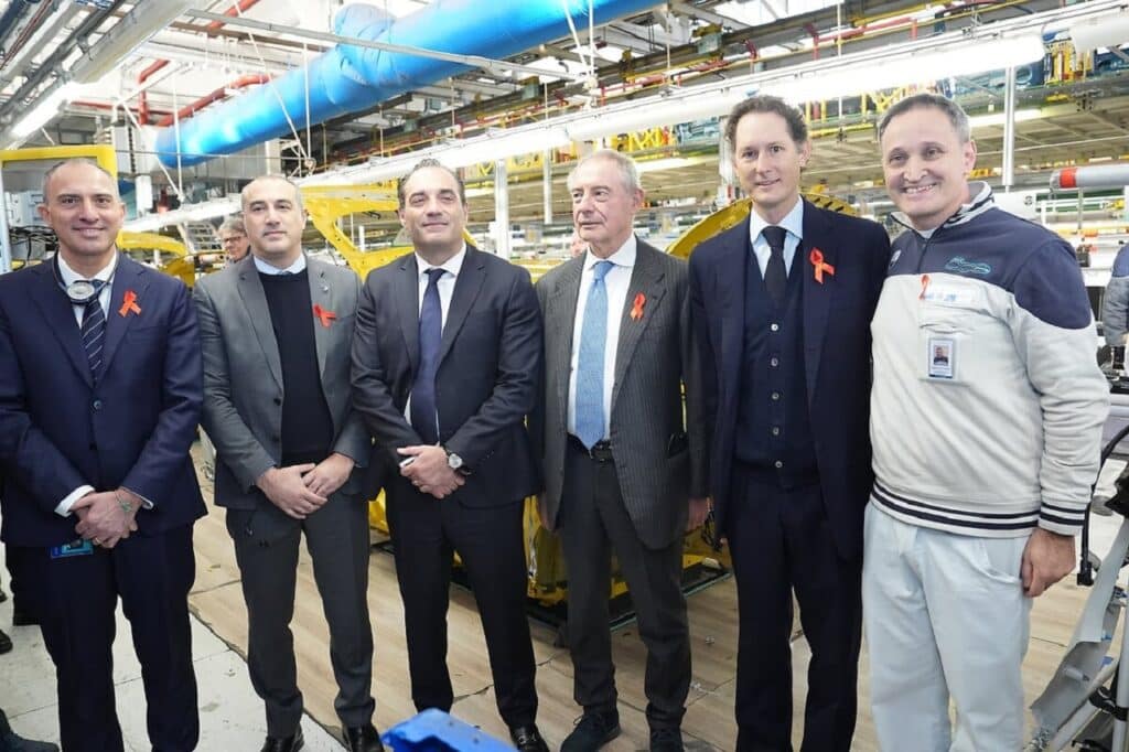 Fiat 500 Hybrid, Torino festeggia l'avvio della produzione a Mirafiori: 6.000 auto entro l’anno e 400 nuove assunzioni