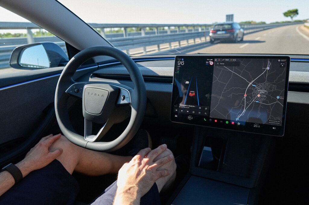 Tesla: il Full Self-Driving potrebbe arrivare in Europa nel 2026