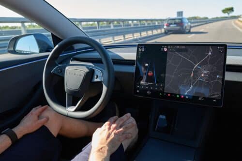 Tesla: il Full Self-Driving potrebbe arrivare in Europa nel 2026