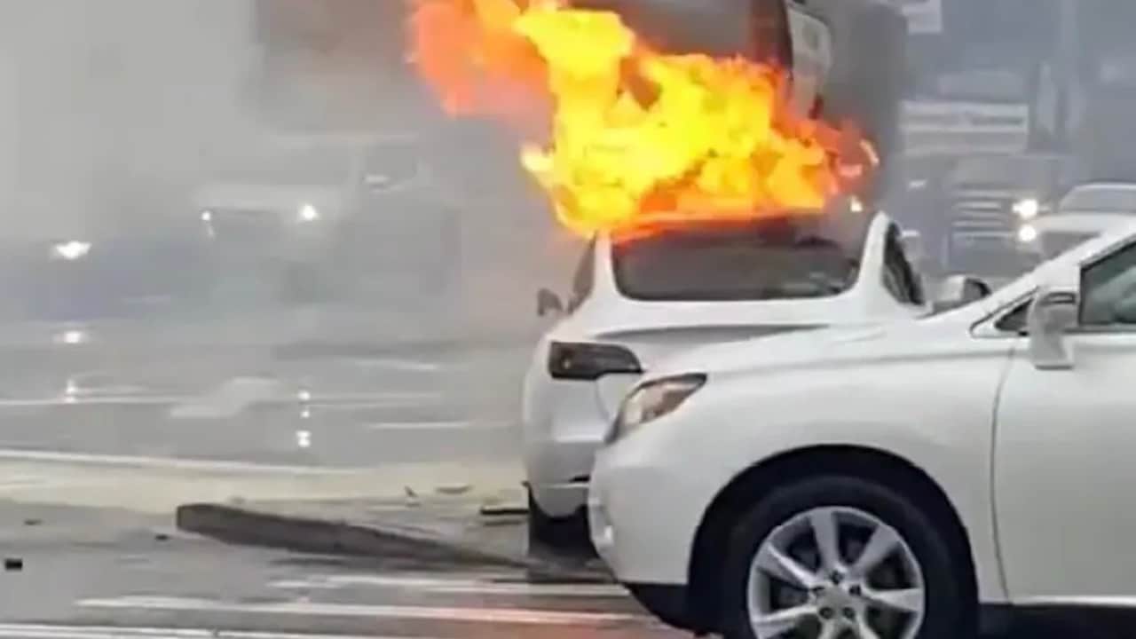 Tesla sotto accusa negli USA: nuova causa dopo la morte di una donna rimasta intrappolata nella Model 3 in fiamme