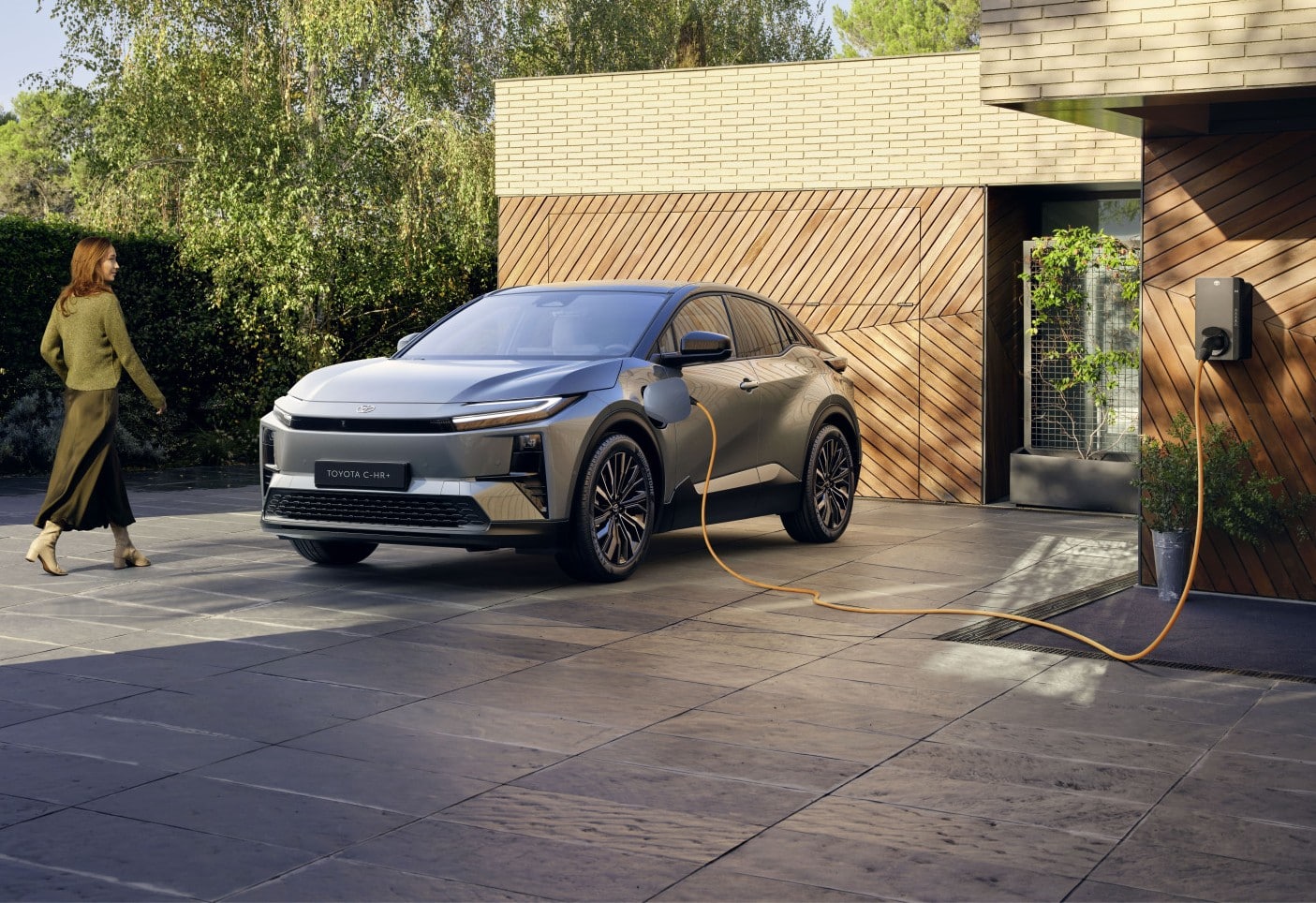 Toyota, nuove partnership energetiche in Europa: dal 2026 ricarica smart e servizi DSR per EV e plug-in in Regno Unito e Germania