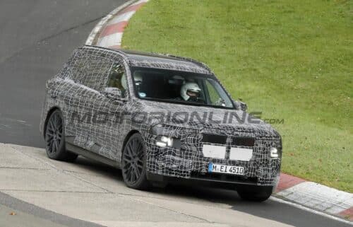 Nuova BMW X7: primi collaudi sulla pista del Nurburgring [FOTO SPIA]