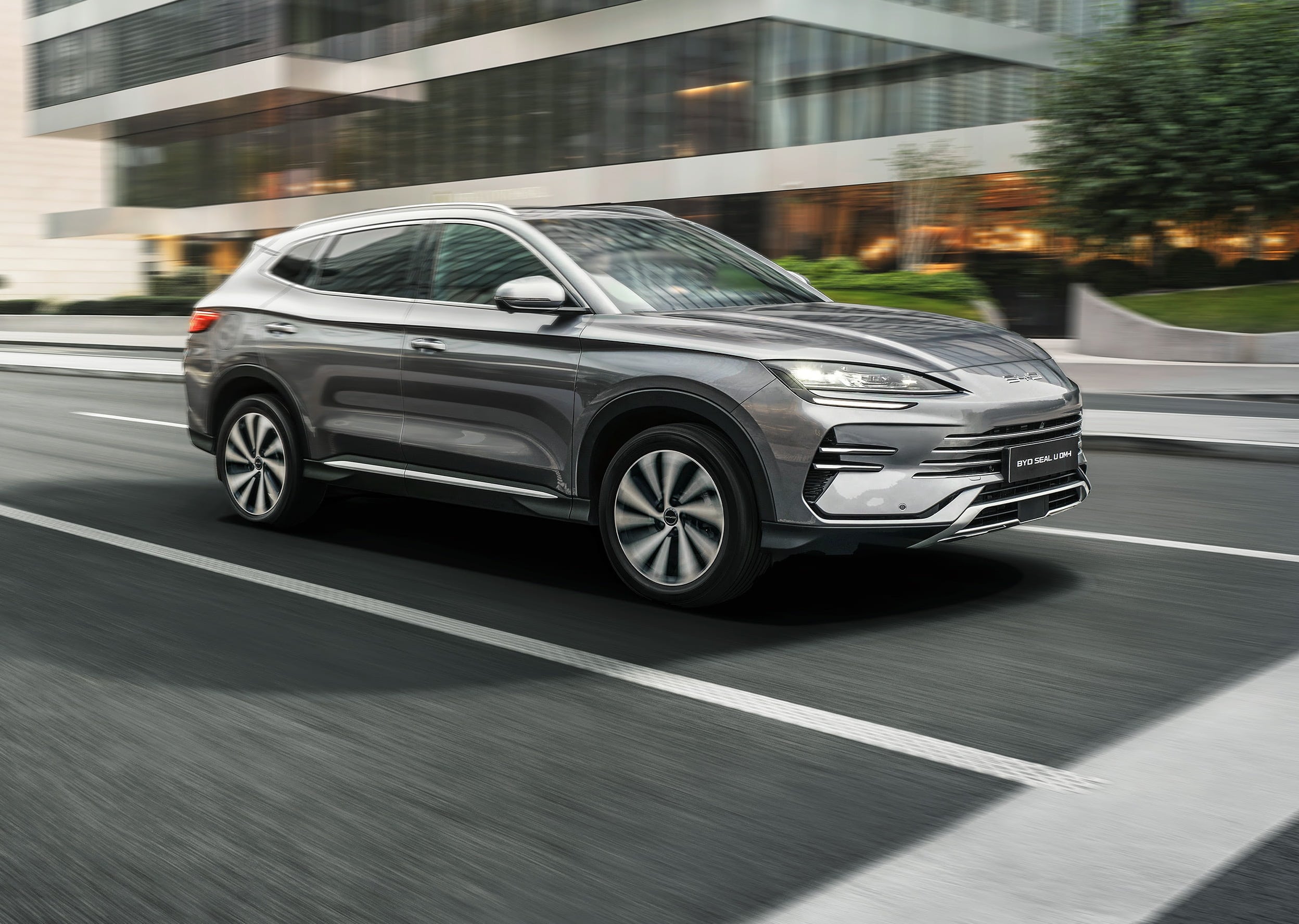 Perché le auto BYD offrono i massimi livelli di sicurezza: batterie, piattaforme e software