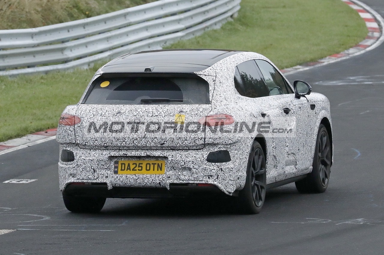 Bentley: il SUV elettrico compatto al Nurburgring