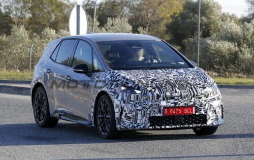 Nuova Cupra Born: il restyling avvistato in strada [FOTO SPIA]