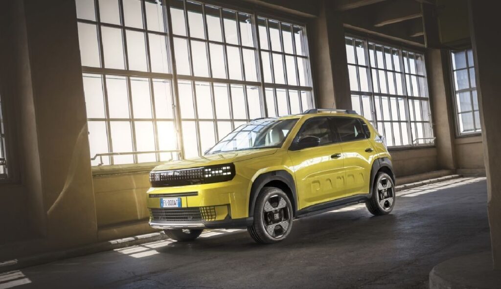 Fiat Grande Panda finalista al “Car of the Year 2026”: in esposizione a Milano CityLife, test drive gratuiti