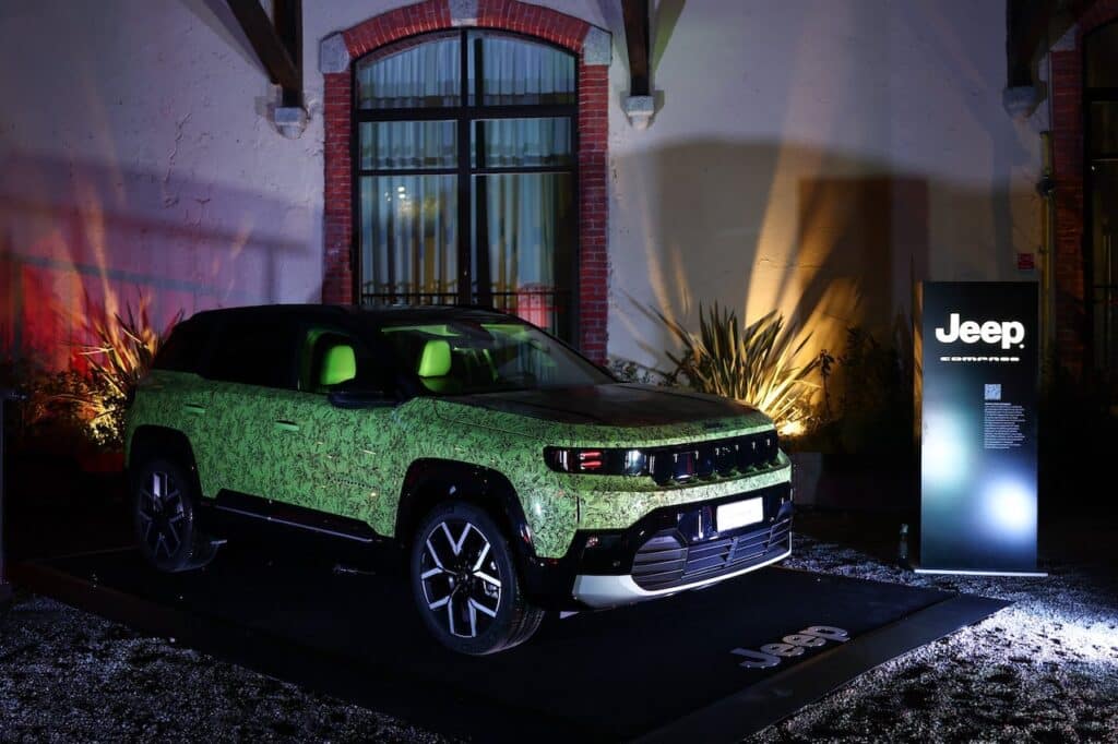 Jeep Compass 2026: diventa un’opera d’arte con l’estro di Galo