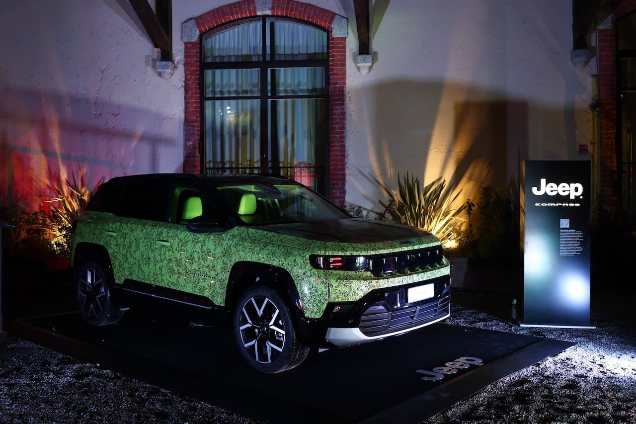 Jeep Compass 2026: diventa un’opera d’arte con l’estro di Galo