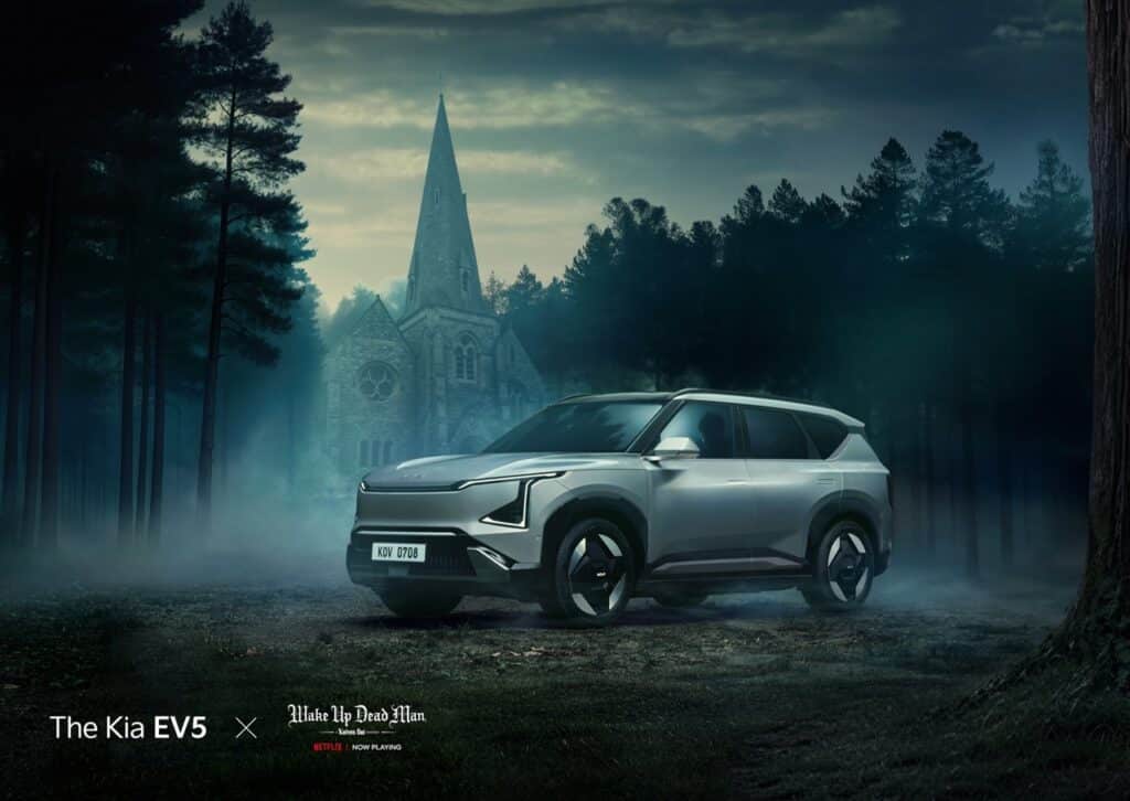 Kia EV5 protagonista nella nuova partnership globale con Netflix per il film “Wake Up Dead Man: A Knives Out Mystery”