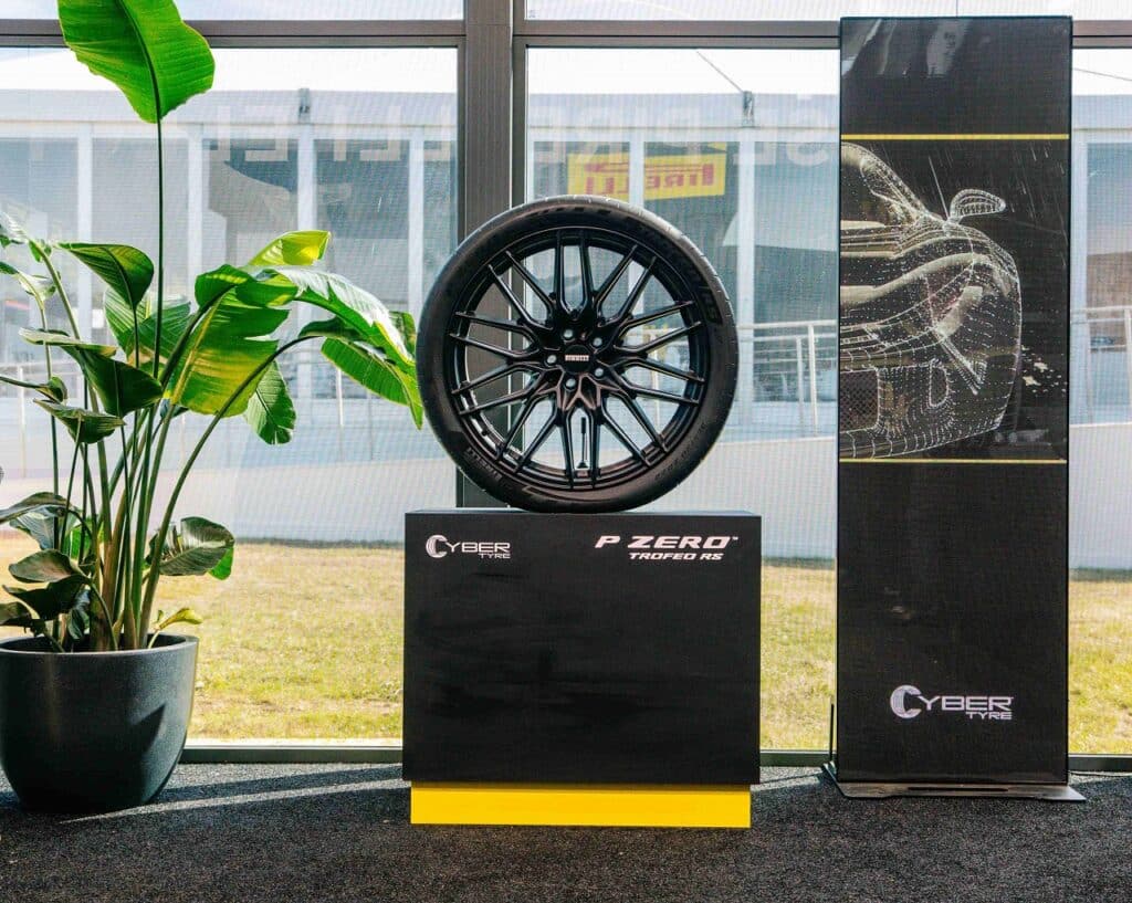 Pirelli: il suo innovativo sistema Cyber Tyre premiato in tutto il mondo