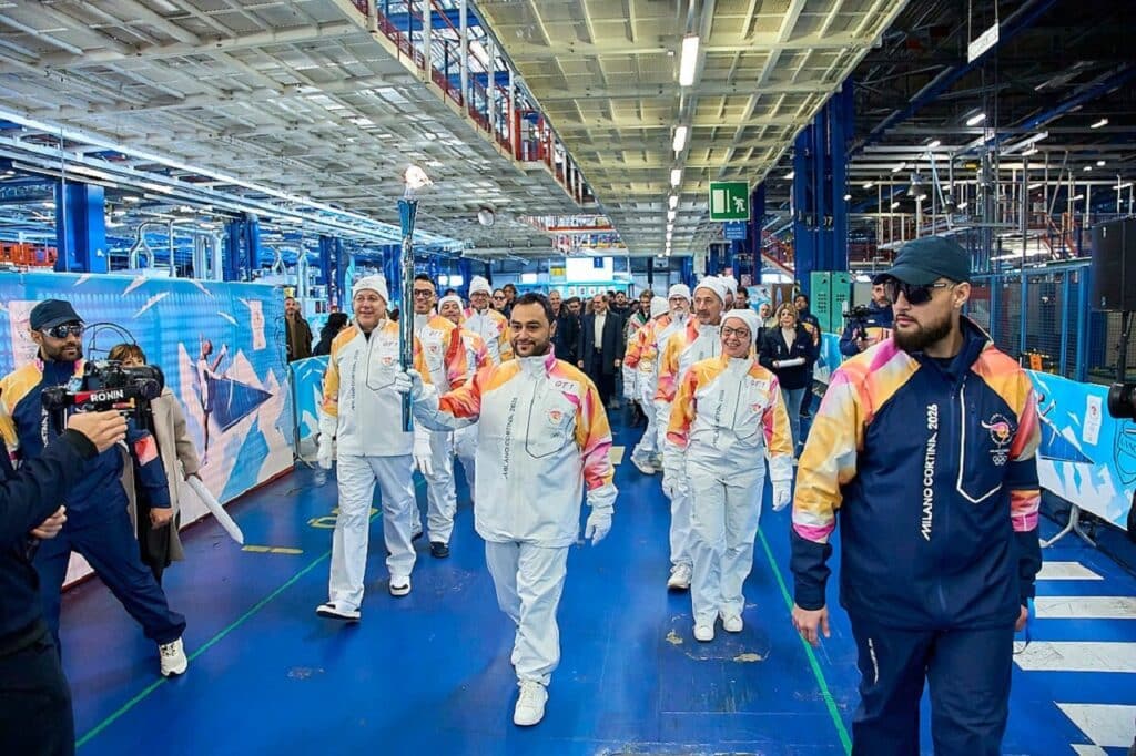 Lancia celebra la Fiamma Olimpica che ieri ha fatto tappa nello stabilimento di Melfi