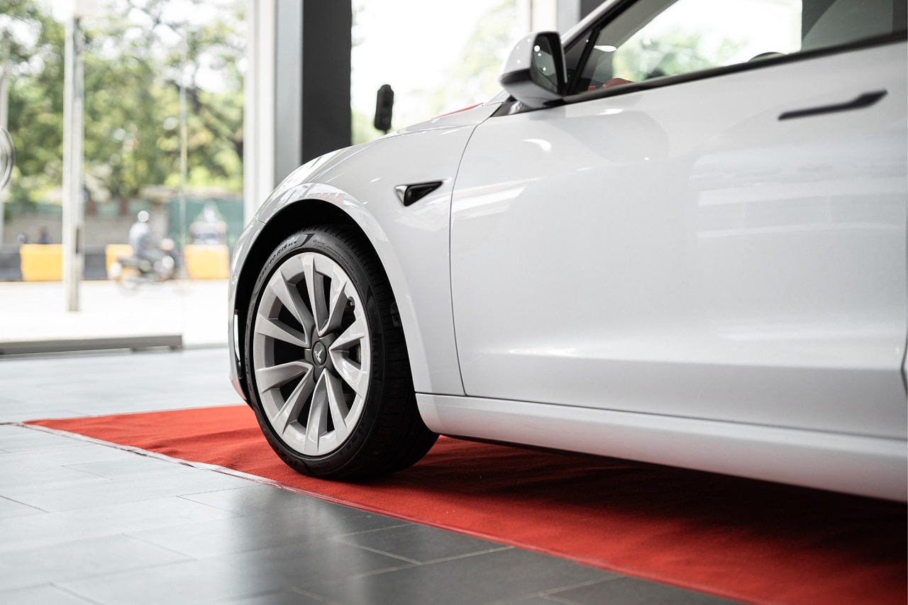 La Cina vieta le maniglie delle portiere in stile Tesla