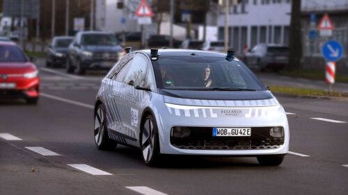 Volkswagen testa la guida autonoma in città: il prototipo Gen.Urban circola a Wolfsburg