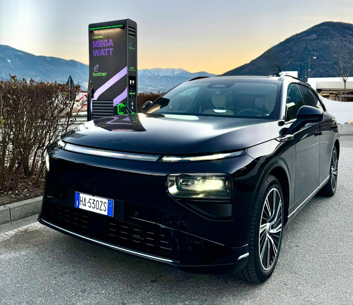 XPENG G9 2026 stabilisce il record europeo per potenza di ricarica con un picco di 453 kW