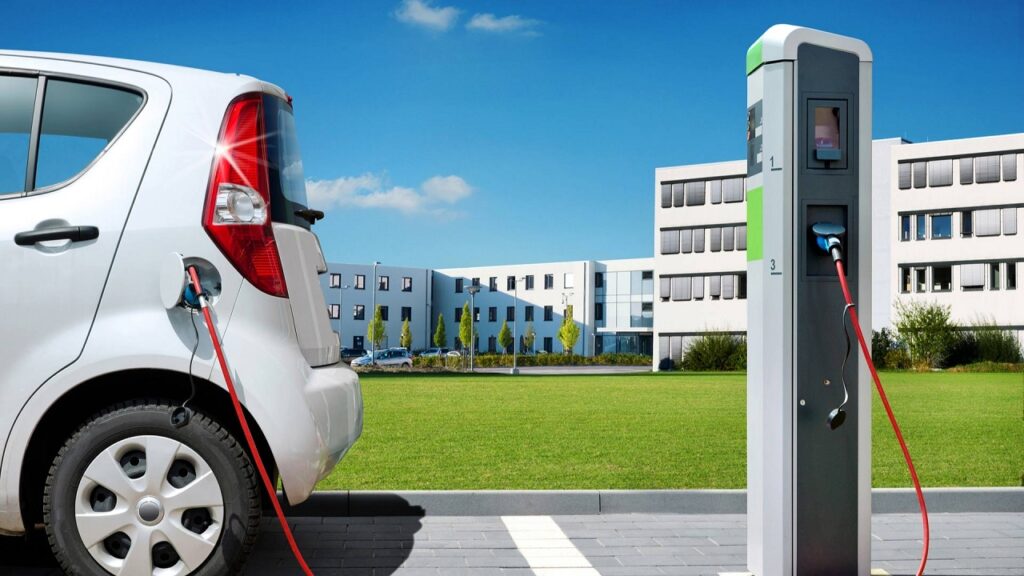 Auto elettriche: lo European Grids Package accelera l’installazione delle colonnine di ricarica in Ue