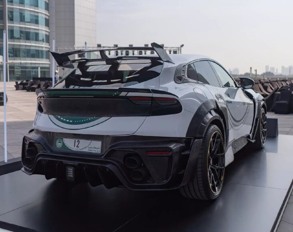Ferrari Purosangue di Mansory aggiunta alla flotta della polizia di Dubai