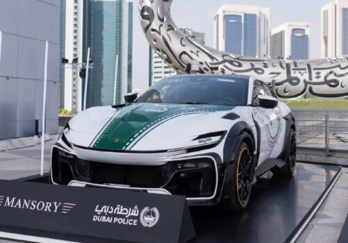 Ferrari Purosangue di Mansory aggiunta alla flotta della polizia di Dubai
