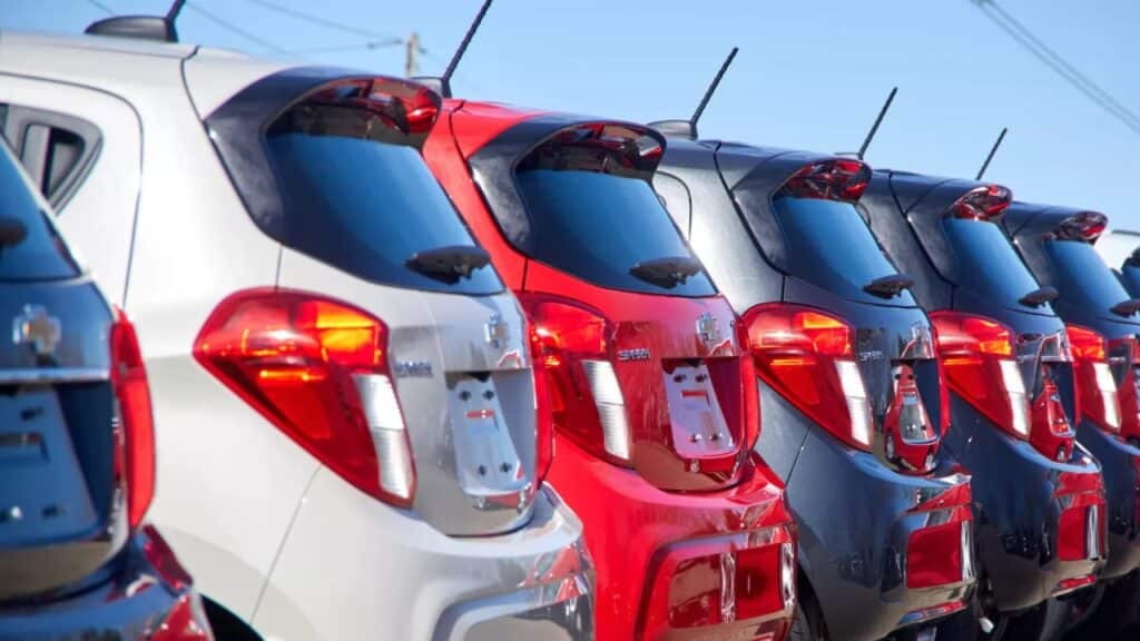 Carlos Tavares lancia l’allarme: "Il futuro dell’auto in Europa è a rischio"