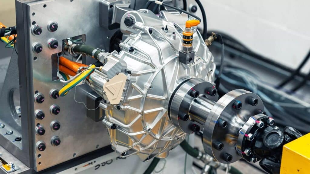 Mercedes sta sviluppando un motore piccolo e potente che si installa nelle ruote