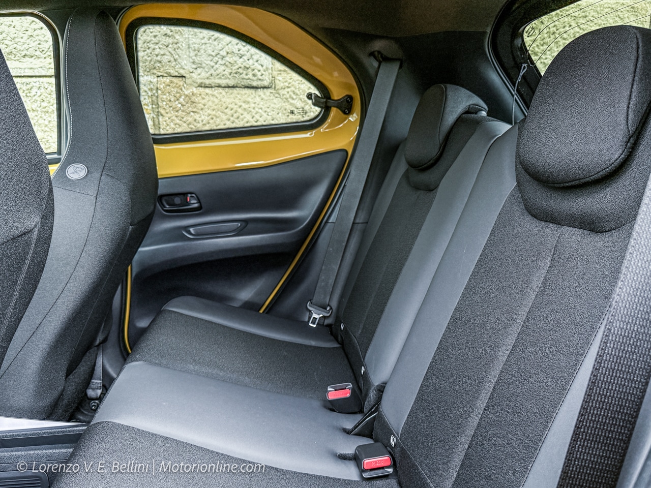 Toyota Aygo X Hybrid 2026 - Panca posteriore