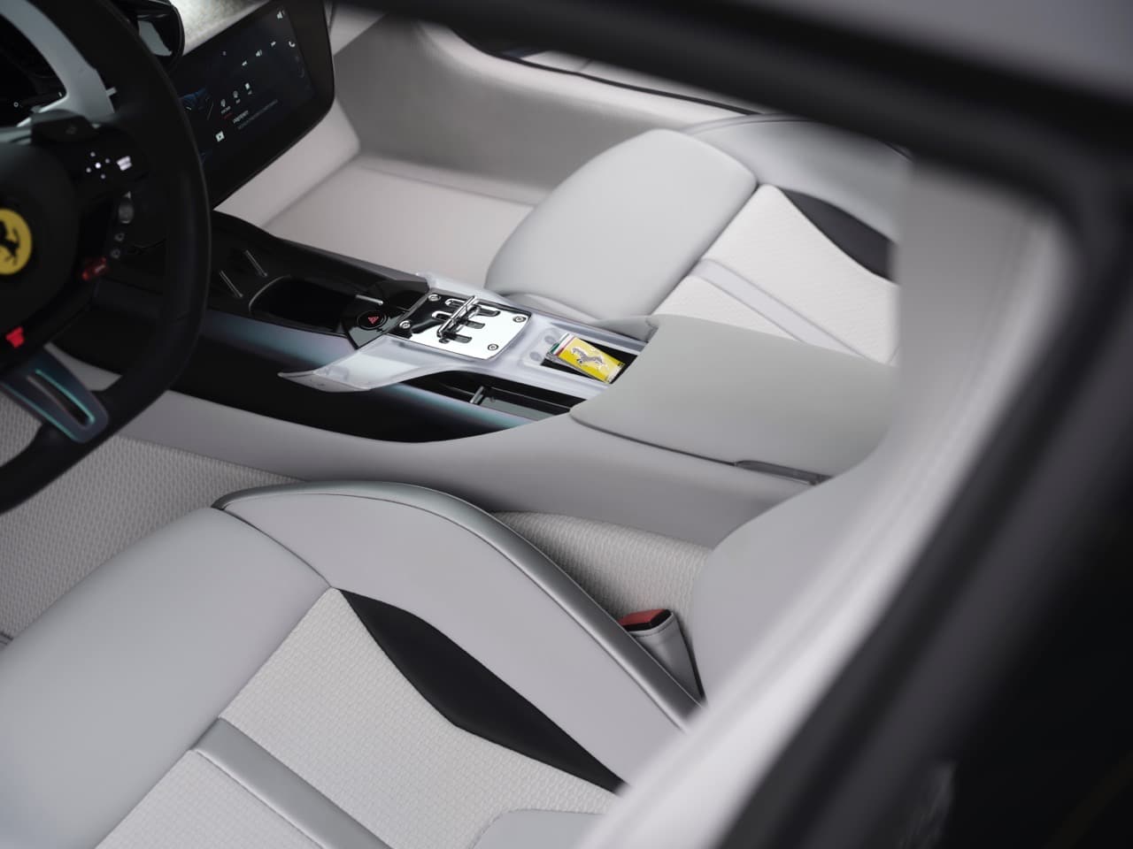 Ferrari 12Cilindri Tailor Made: tre continenti, un modello unico