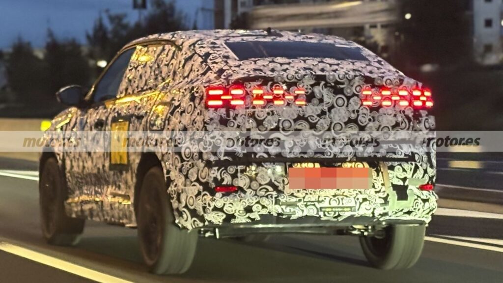 FIAT Panda Fastback 2026: nuove foto spia svelano il design della futura top di gamma