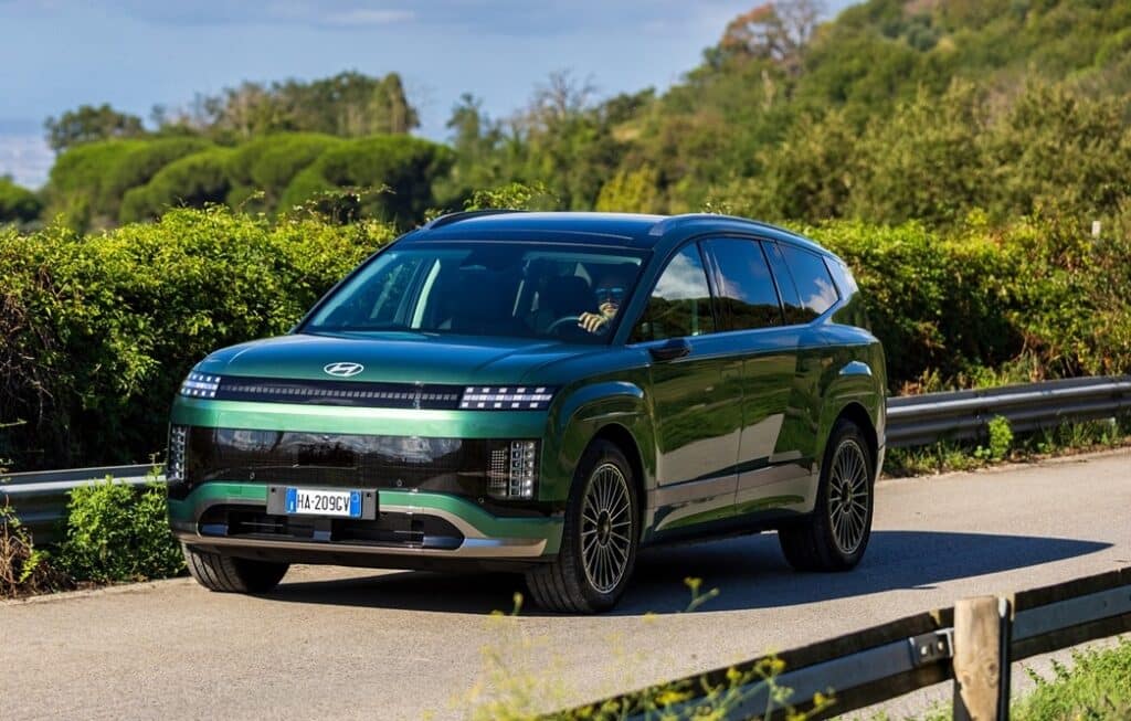 Hyundai Ioniq 9, il grande SUV elettrico premiato per sicurezza, qualità e tecnologia