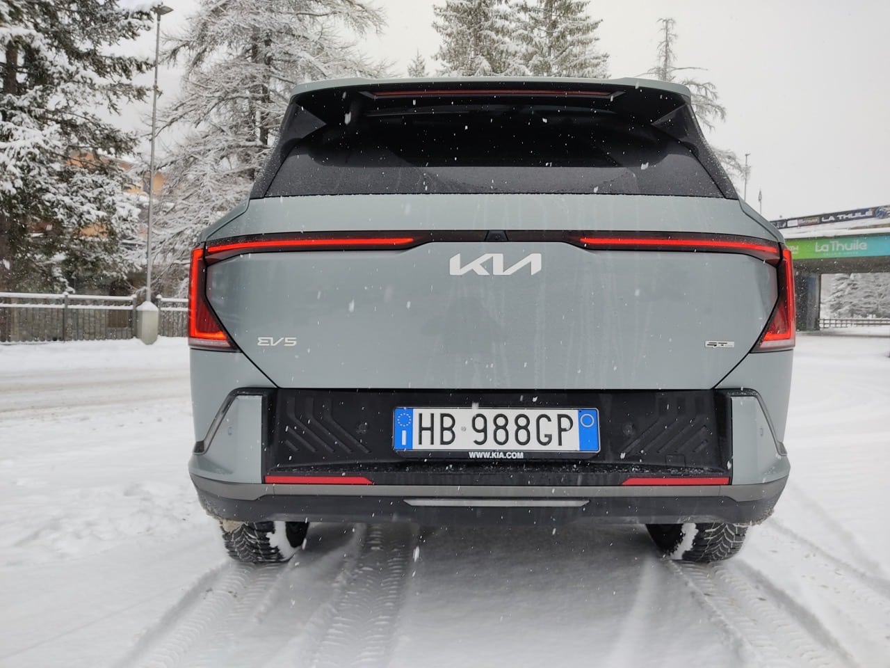 Kia EV5 2026: il SUV elettrico sulla neve a Courmayeur