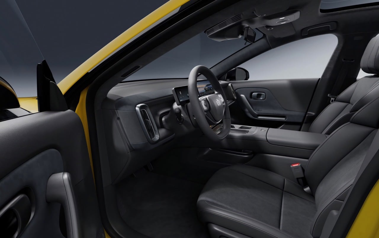 Leapmotor: B03X, B05 e B10 REEV svelate a Bruxelles