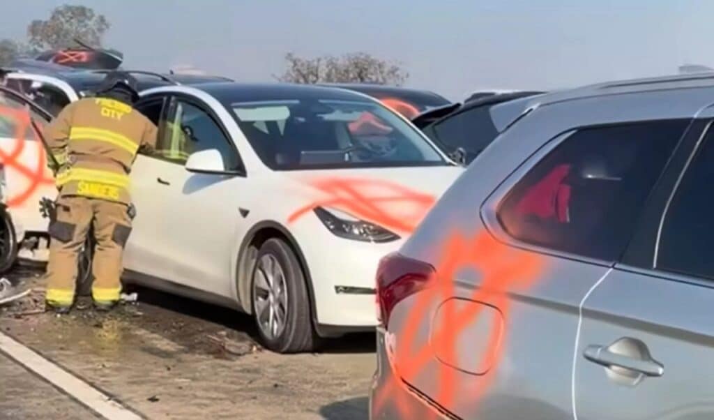 In California la nebbia ha trasformato un incidente in un tamponamento a catena di 17 auto