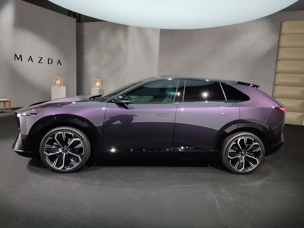 Mazda CX-6e 2026: il nuovo SUV elettrico a Bruxelles