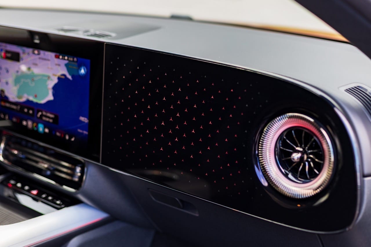 Mercedes CLA 2026: come la tecnologia l’ha portata in una nuova era