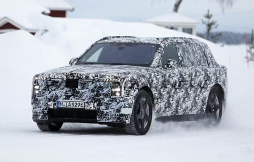 Rolls-Royce, in arrivo un SUV elettrico: prime FOTO SPIA dei test in Svezia
