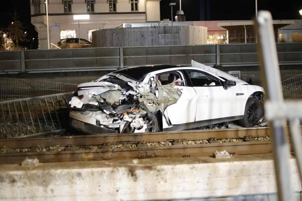 XPENG P7, la sicurezza raccontata dalla vita reale: il CEO He Xiaopeng condivide una storia che vale più di mille test