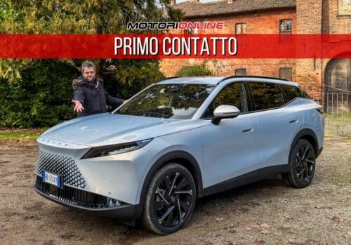 Omoda 7 SHS-P, primo contatto con la nuova plug-in del marchio cinese [FOTO]
