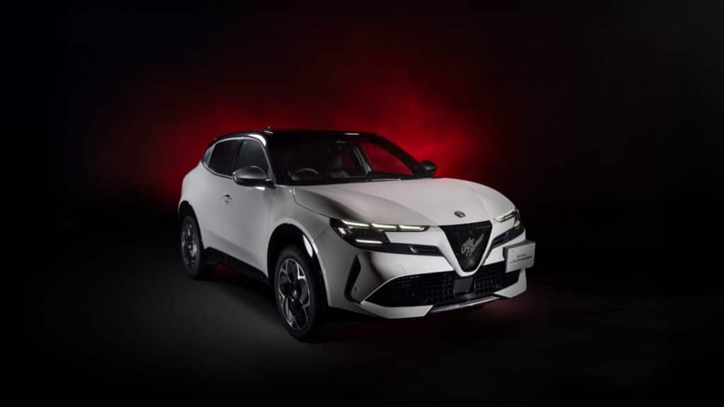 Alfa Romeo Junior: nasce l’Edizione Bianco per il Giappone [FOTO]