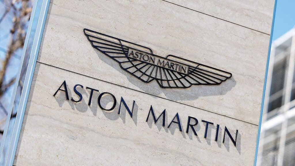 Aston Martin annuncia tagli fino al 20% del personale: pesa il calo dei ricavi
