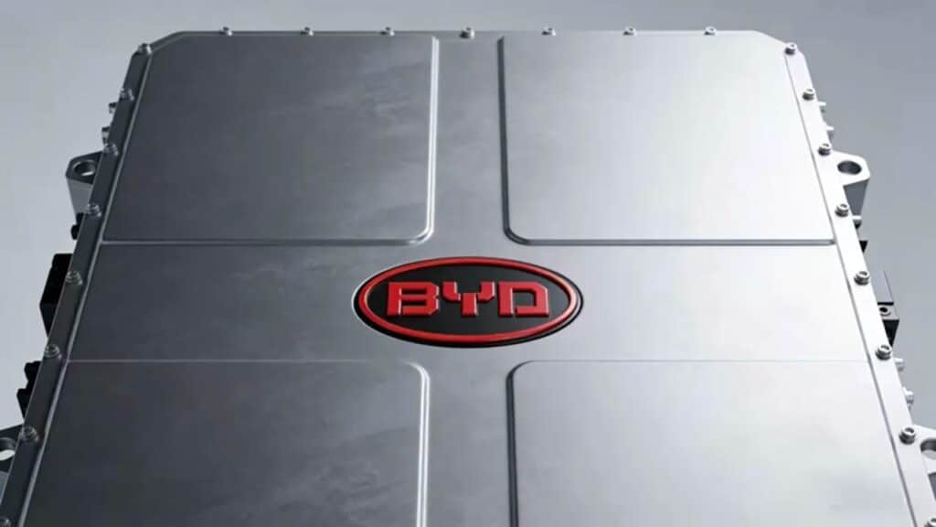BYD pronta a svelare batterie di nuova generazione e un caricatore da 1.500 kW