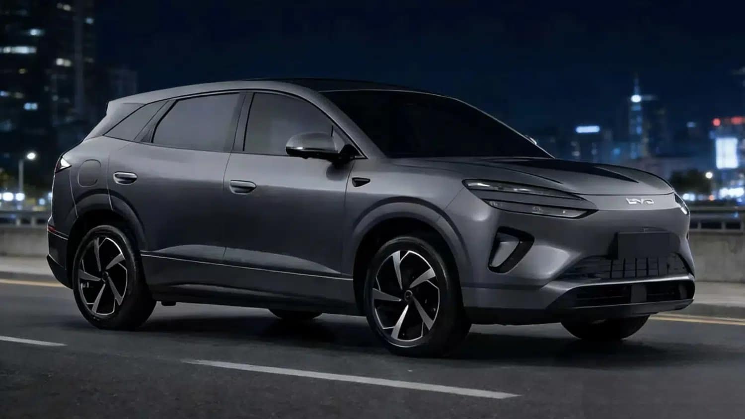 Nuova BYD Sealion 06 DM-i, debutto in Cina: 238 CV e fino a 220 km in elettrico