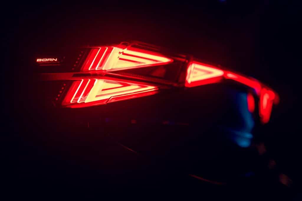 Nuova Cupra Born: ecco i primi dettagli del design esterno, sarà svelata il 5 marzo [TEASER]