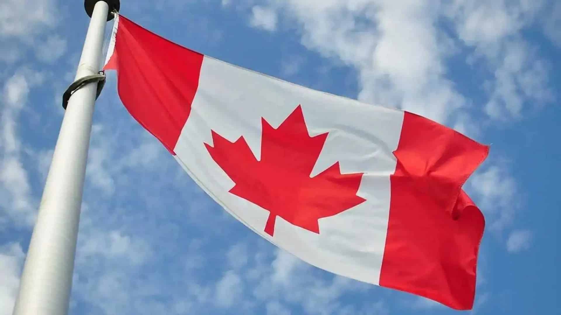 Auto elettriche, anche il Canada fa marcia indietro: addio all’obbligo del 100% EV entro il 2035