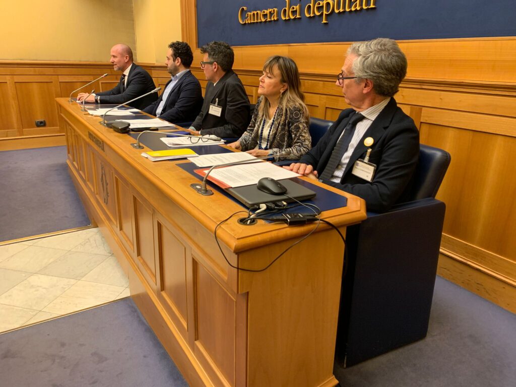 Sicurezza stradale, pedoni e ciclisti prima di tutto: la proposta di legge Ghio cambia le regole della strada