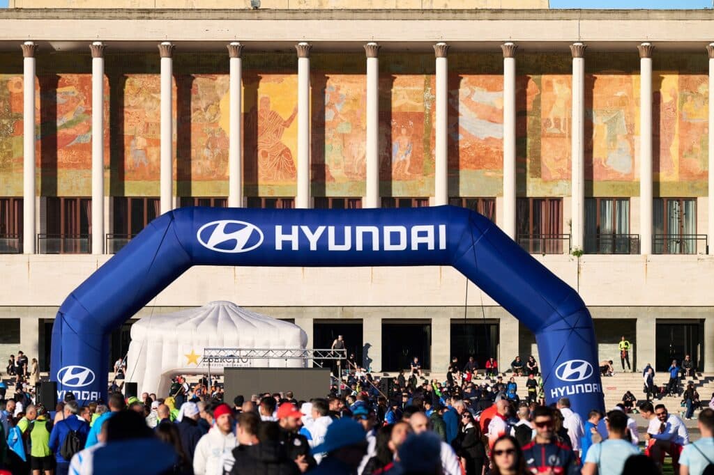 Hyundai corre con i runner alla Napoli City Half Marathon 2026 e punta alla Bologna Marathon