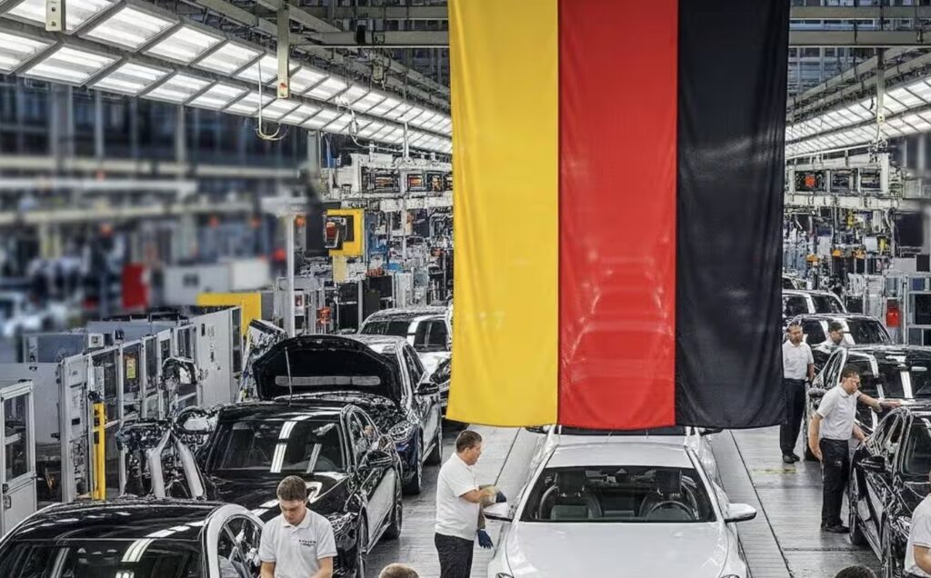 Germania, industria auto in crisi: investimenti all’estero e posti di lavoro ai minimi da 15 anni