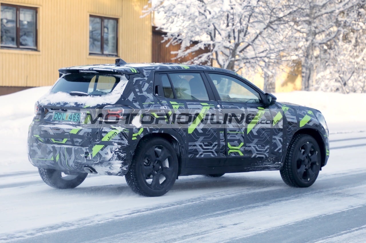 Jeep Avenger 2027: su strada il restyling del B-SUV