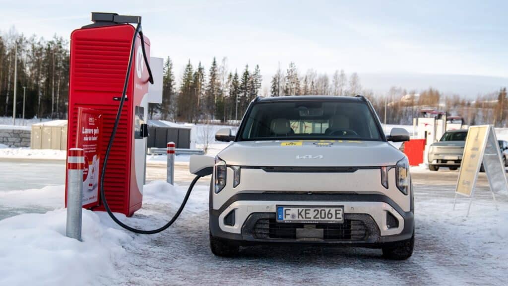 Kia EV2, il prototipo long-range supera la prova del gelo estremo in Norvegia